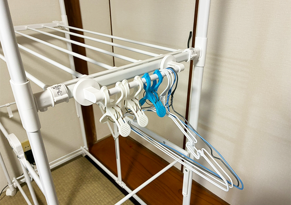 タオルには使わないです！　100均タオル掛けの『じゃない使い方』が「普通に便利！」