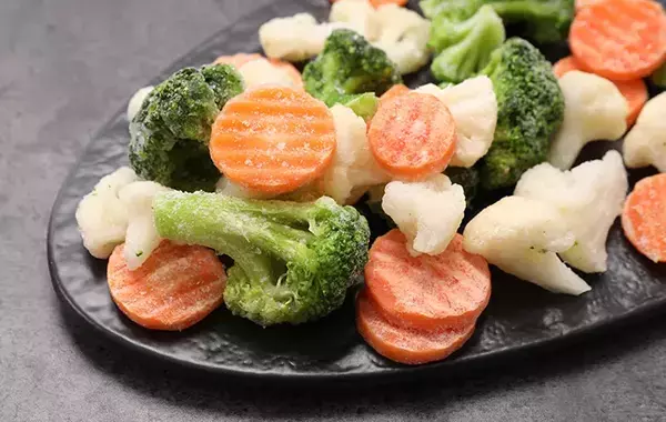 冷凍野菜を上手に使うと食費が下がる？　プロに聞いた使い方のコツ
