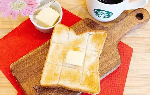 食パンは焼く前に『水』をかける！　焼き上がりに「耳までサクサク」「これは嬉しい」