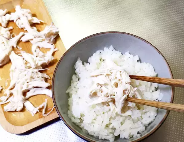 鶏ささみ1本で2人前？　サラサラ食べられて家族「おいしい！」白だしが決め手のミツカン“さっぱり飯”レシピ