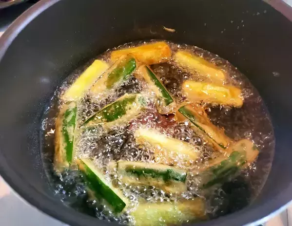 キュウリ2本あったら作って！　無限に食べられる“簡単おかず”レシピ