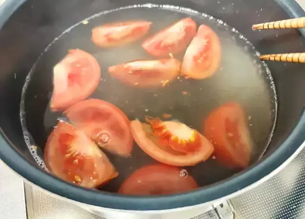 トマトが余ったらやってみて　簡単スープに「ひと味違う！」