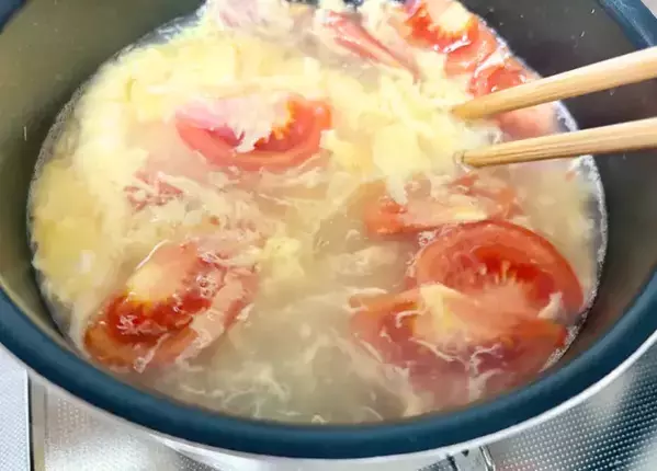 トマトが余ったらやってみて　簡単スープに「ひと味違う！」
