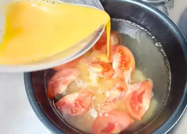 トマトが余ったらやってみて　簡単スープに「ひと味違う！」
