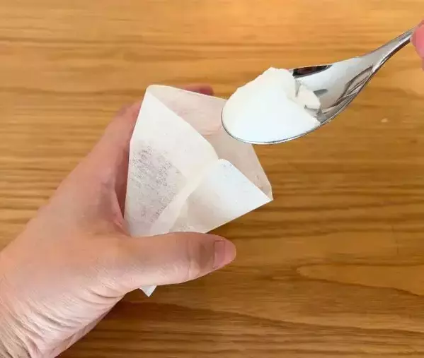 ダイソー『お茶パック』の活用法　重曹をスプーン『2杯』入れるだけで…