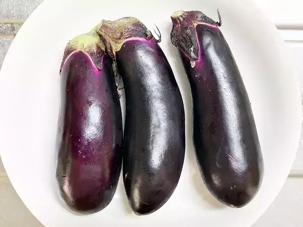 ナス、そのまま野菜室に入れるの待った！　カゴメが教える保存方法の『正解』