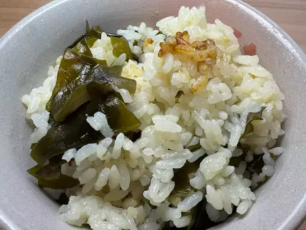 米1.5合に『プチッと鍋』1個入れて炊くと？　箸が止まらない炊き込み風ご飯に