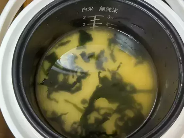 米1.5合に『プチッと鍋』1個入れて炊くと？　箸が止まらない炊き込み風ご飯に