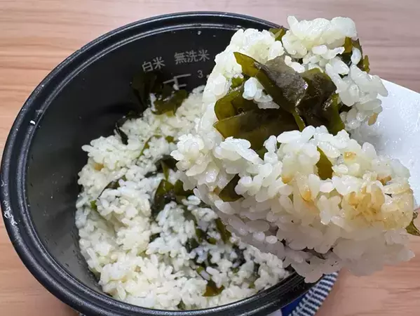 米1.5合に『プチッと鍋』1個入れて炊くと？　箸が止まらない炊き込み風ご飯に