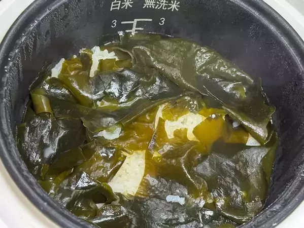 米1.5合に『プチッと鍋』1個入れて炊くと？　箸が止まらない炊き込み風ご飯に