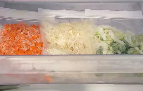 1回分まとめて？具材ことに分ける？　味噌汁の具材を冷凍するなら…