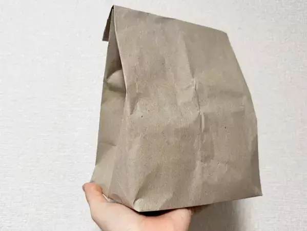 紙の緩衝材、捨てたらもったいない！　数回折ってできた便利袋