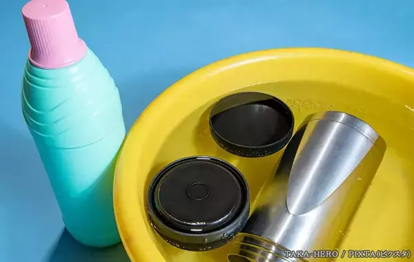 水筒の茶渋、何で落ちる？　サーモスに聞く『正しい洗浄法』とは