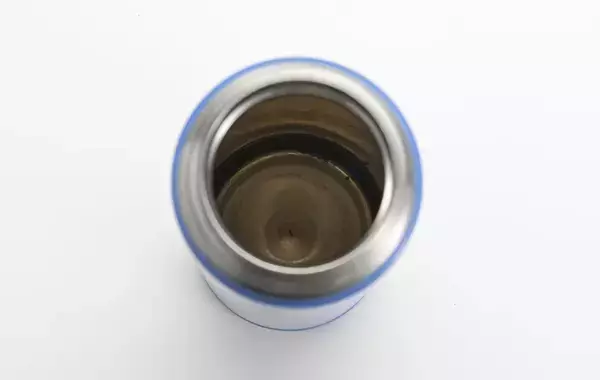 水筒の茶渋、何で落ちる？　サーモスに聞く『正しい洗浄法』とは