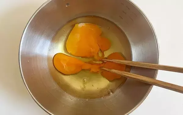 「パンチがあっておいしい」と夫が絶賛！　玉子焼きに「小さじ2杯」加えたのは？