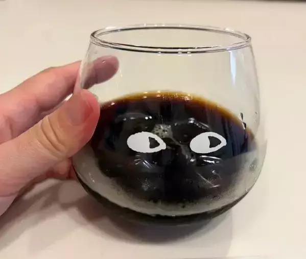 コーヒーをダイソーの『袋』に入れて凍らせると？　想像以上の使い勝手に驚き！