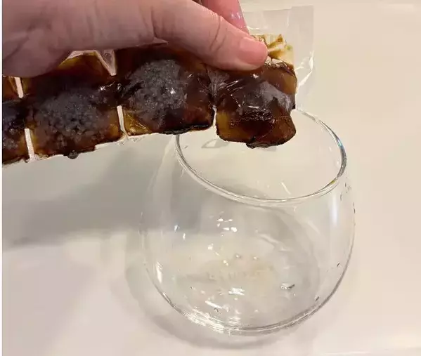 コーヒーをダイソーの『袋』に入れて凍らせると？　想像以上の使い勝手に驚き！
