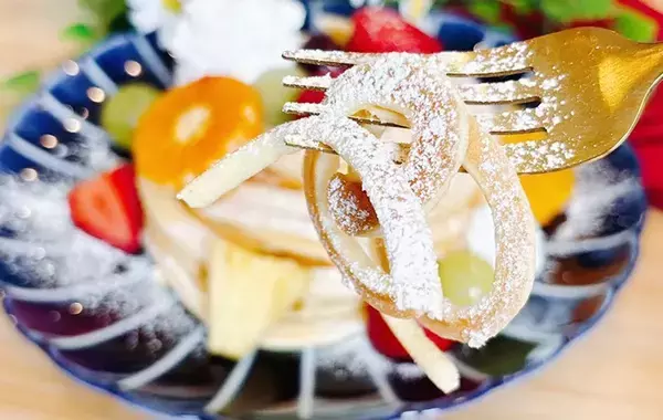 ホットケーキを『蚊取り線香』みたいに焼いてみて！　でき上がりに「食感が変わった」「子供が喜ぶ！」