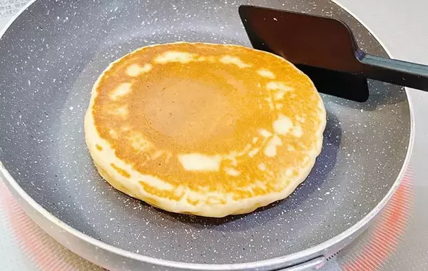 ホットケーキを『蚊取り線香』みたいに焼いてみて！　でき上がりに「食感が変わった」「子供が喜ぶ！」