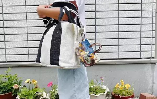 カルディ『手のひらサイズのミニバッグ』に一目惚れ！　活用ワザに「これ、ちょうどいい！」