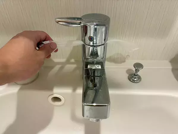 水切りネットは蛇口掃除でも使える！　10回引くだけの裏ワザが優秀だった