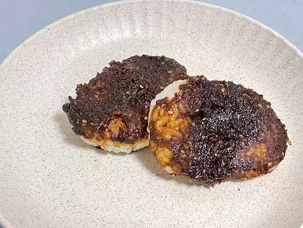余ったご飯が大活躍！　揉んでトースターで3分焼いたら…