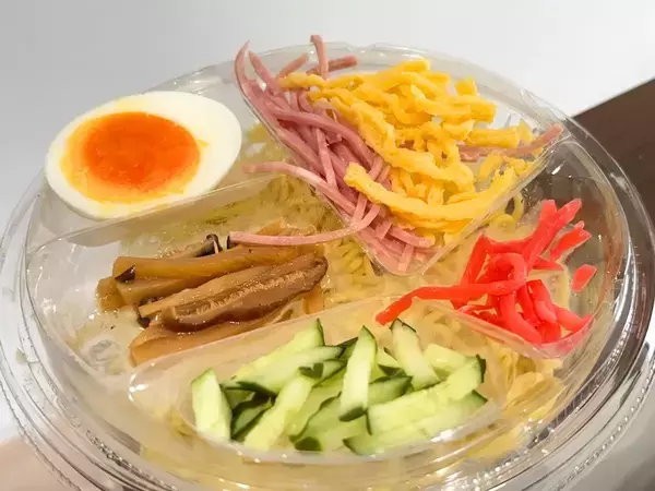 『冷やし中華のスープ』をジッパー袋に入れて？　完成品に「食感がいい」「箸が進む！」