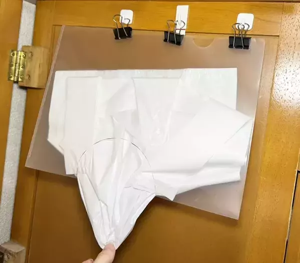 ダブルクリップで除菌シート挟んでみて！　クルクル巻いたら…