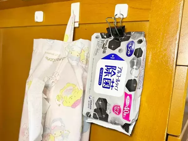 ダブルクリップで除菌シート挟んでみて！　クルクル巻いたら…