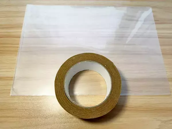 ダブルクリップで除菌シート挟んでみて！　クルクル巻いたら…