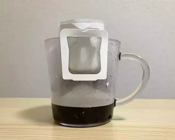 コーヒー粉に直接かけてみて！　抽出前の一工夫に「マイルドな味わいに」「冷めてもおいしい」