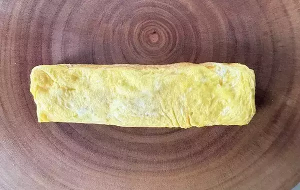 玉子焼きに『2個』入れるだけ！　クリーミーさがアップする具材に「夫が週3で作ってる」