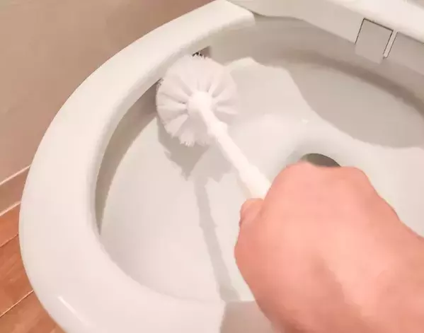 ダイソーのクエン酸クリーナー　トイレ掃除に使ってみたら「ブラシなしでもピカピカ」【100均掃除グッズ4選】