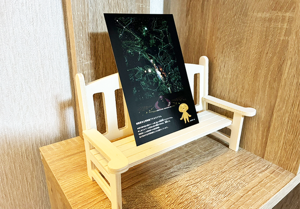 インテリアだけで終わらせない！　ダイソーの『小さな椅子』の思わぬ活用法に「意外と実用的」