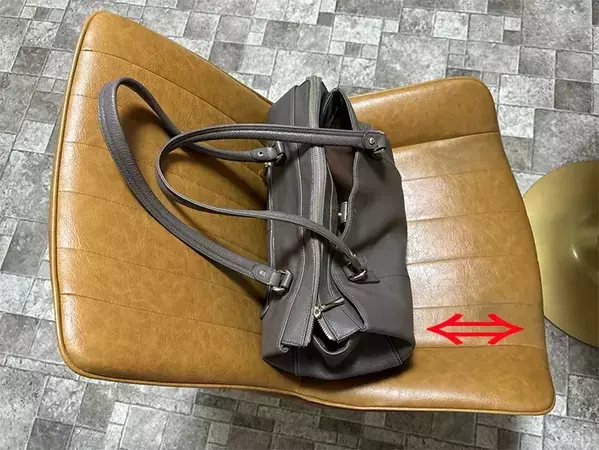 トイレに荷物置き場がない！　ダイソー「角S型フック」で一瞬で解決する方法