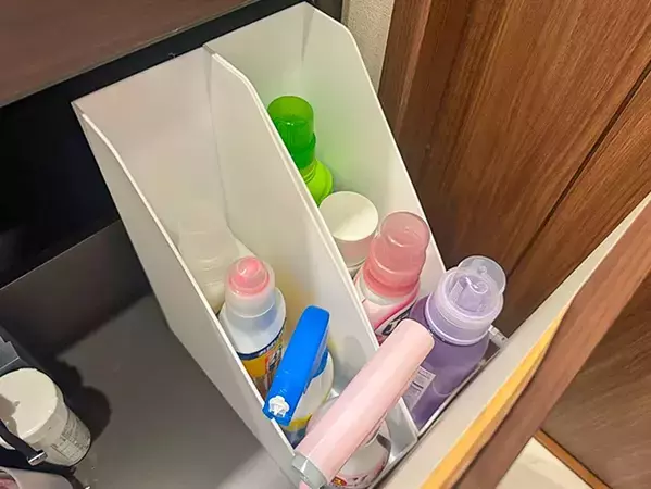 330円のファイルスタンド活用！　置くだけでキッチンが整って「ストレスフリー」【DAISO】
