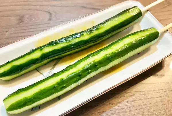 食べた夫が「10本はいける！」　冷やしキュウリの味を決めた『小さじ2杯』