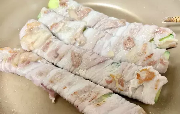 キュウリの食べ方に「これいいね！」　豚バラ肉をぐるぐる巻いて？