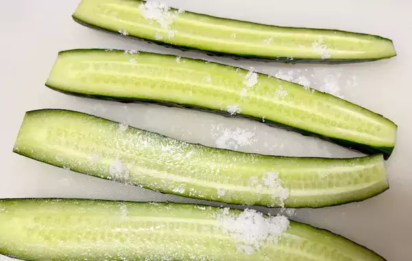 キュウリの食べ方に「これいいね！」　豚バラ肉をぐるぐる巻いて？