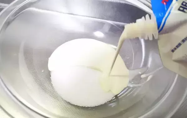 ヨーグルトにチョコを入れて冷凍すると…　食べた子供が「もっと作って！」