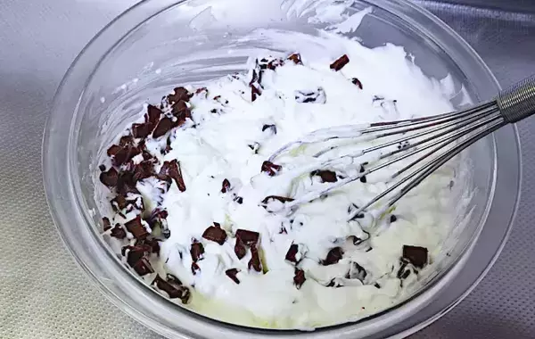 ヨーグルトにチョコを入れて冷凍すると…　食べた子供が「もっと作って！」