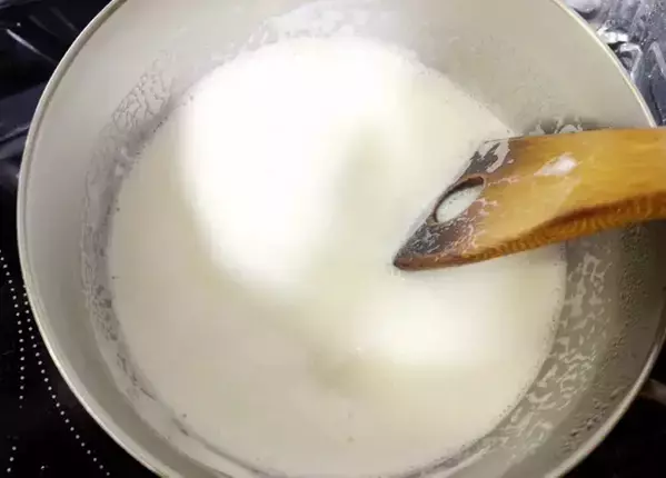 保存袋で作る『ミルクアイス』に子供が「また作って！」チョコ菓子を添えると？