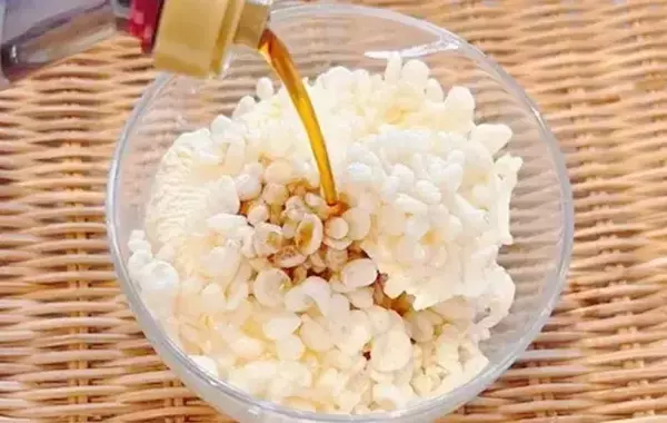 余りがちな「天かす」実はアイスと相性抜群！　明治公式『スーパーカップ』アレンジを試したら…