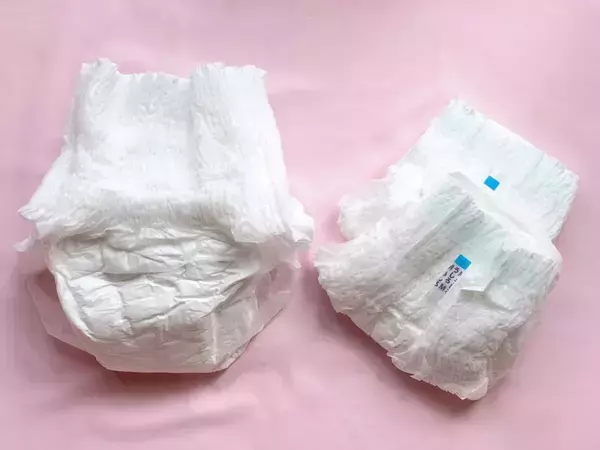 100均パネルを箱型に組み立てるだけ！　オムツ50枚入りが『丸ごと収まる』収納テクニック【収納DIY4選】