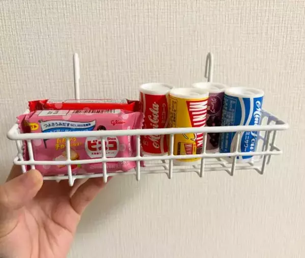 『ワイヤーネットかご』を深さ別に使い分け　お菓子収納に110円アイテムを活用した結果？