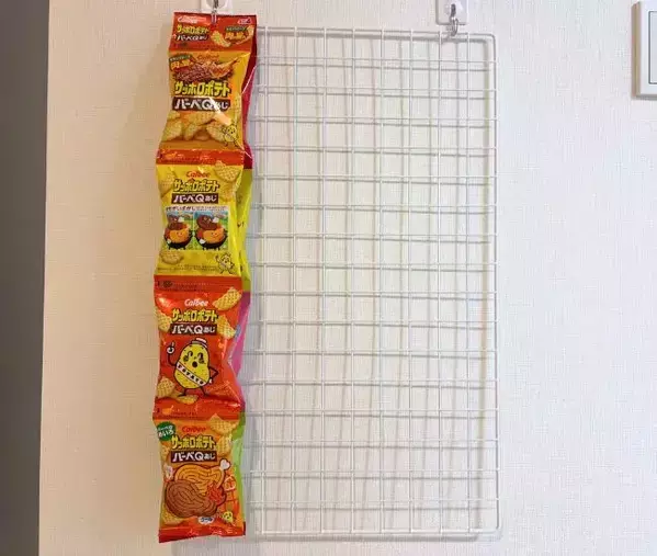 『ワイヤーネットかご』を深さ別に使い分け　お菓子収納に110円アイテムを活用した結果？