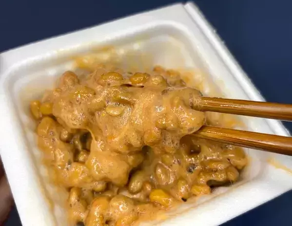 「納豆のにおいが消える」と話題の裏ワザ　意外な『ちょい足し』を試してみた結果【検証】