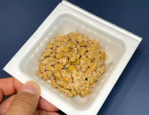 「納豆のにおいが消える」と話題の裏ワザ　意外な『ちょい足し』を試してみた結果【検証】