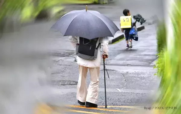 黒い傘とビニール傘、防犯向きなのはどっち？　元警察官が出した「気になる答え」がこちら