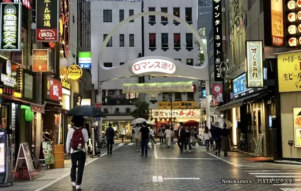 黒い傘とビニール傘、防犯向きなのはどっち？　元警察官が出した「気になる答え」がこちら